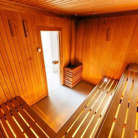 Akces Medical Fit&spa Basen, Sauna, Jacuzzi I Siłownia W Cenie