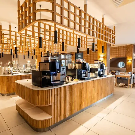 Akces Medical Fit&spa Basen, Sauna, Jacuzzi I Siłownia W Cenie 3*