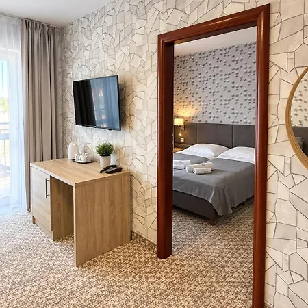 Akces Medical Fit&spa Basen, Sauna, Jacuzzi I Siłownia W Cenie 3*
